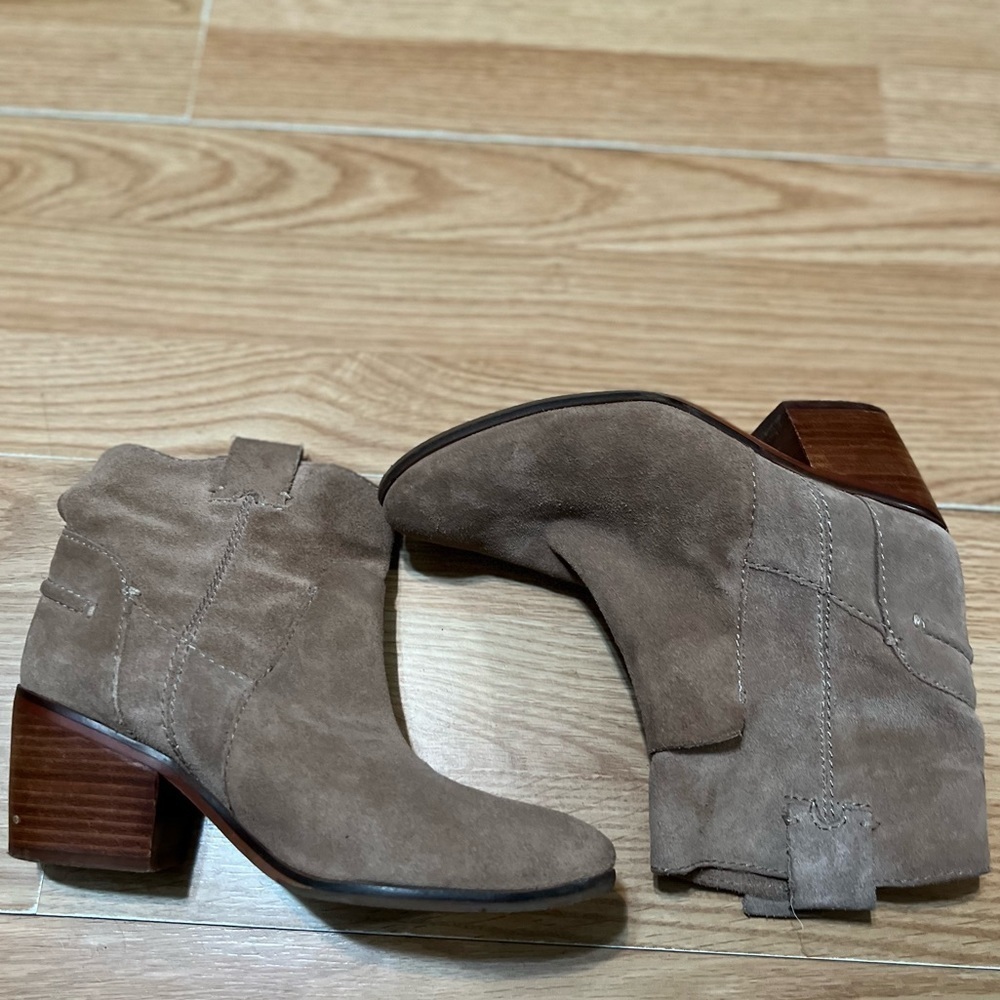 Vince Camuto VC -Maves Booties size 6.5 - Picture 5 of 6